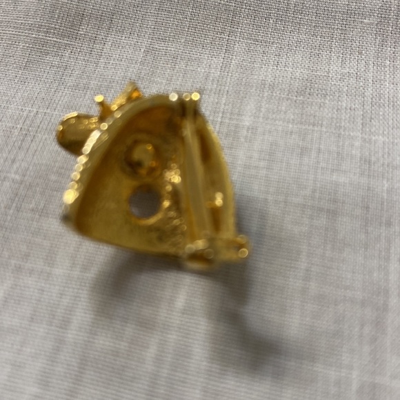 Bee and Hive pin - Picture 3 of 3